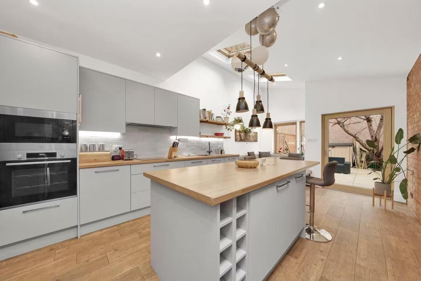 Guestready - Fabulous With Patio In Cann Hall * London