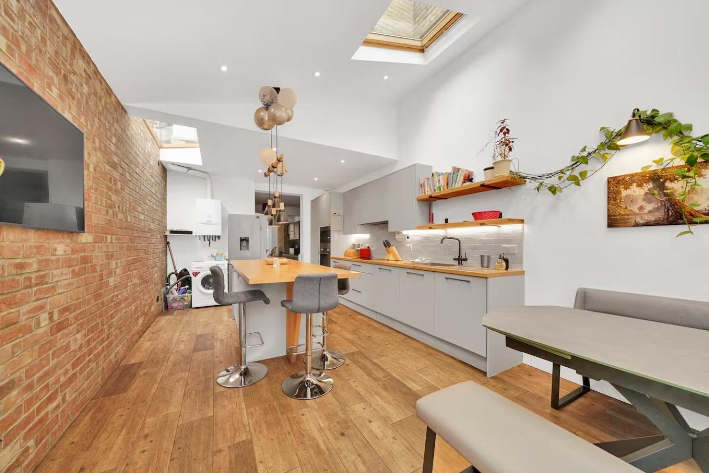 Guest house Guestready - Fabulous With Patio In Cann Hall London