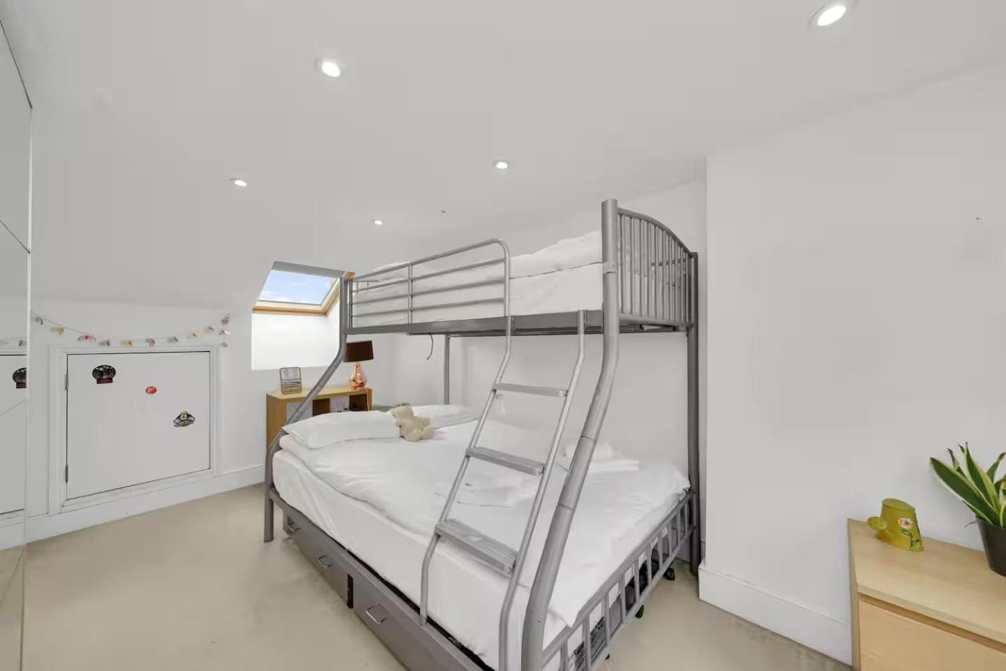 Guestready - Fabulous With Patio In Cann Hall Guest house