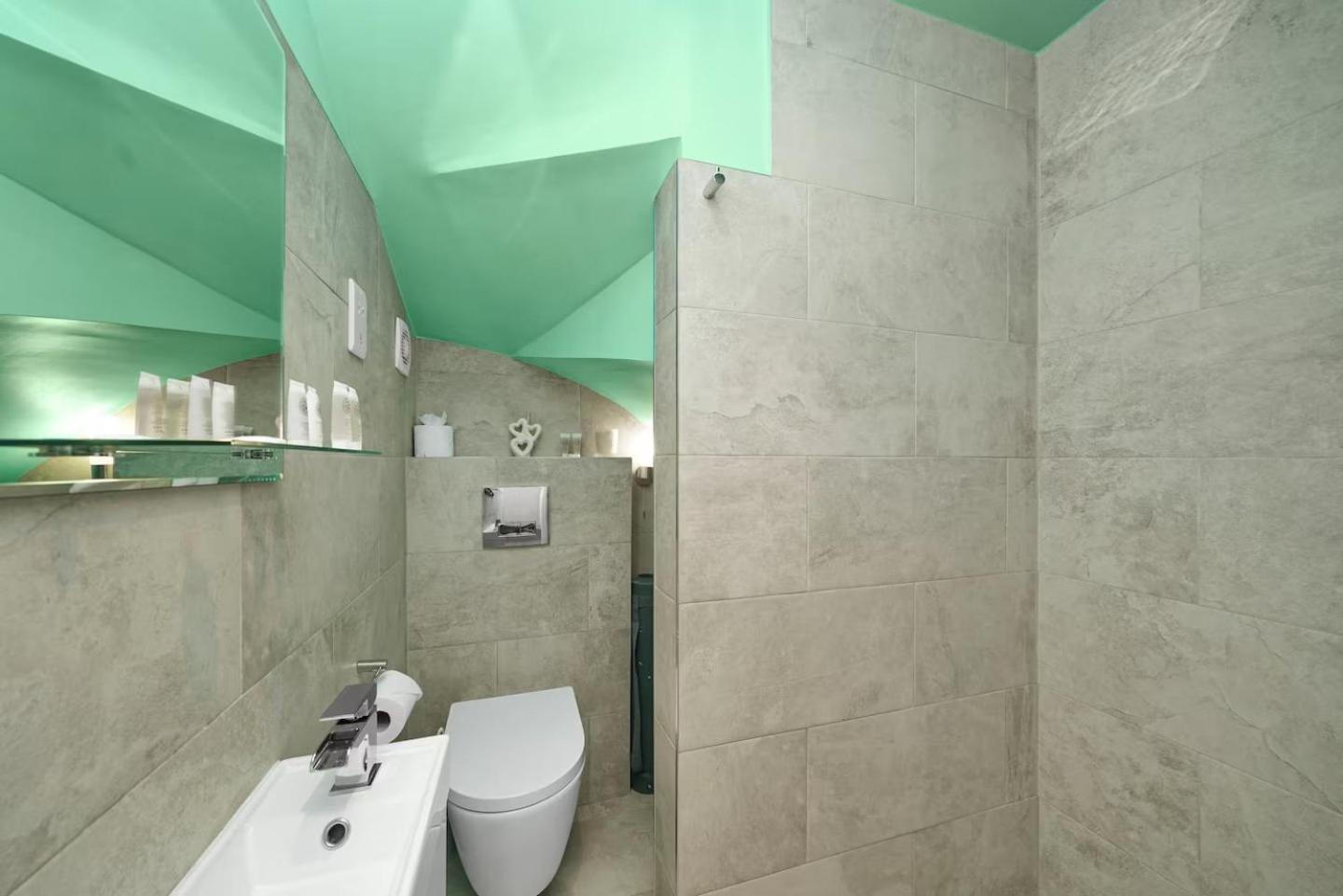 Guest house Guestready - Fabulous With Patio In Cann Hall