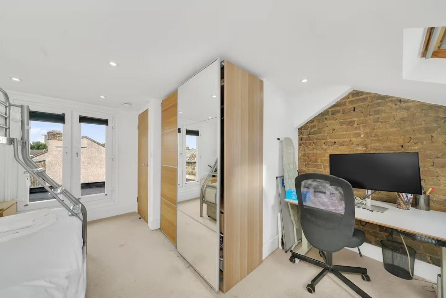 Guestready - Fabulous With Patio In Cann Hall Guest house